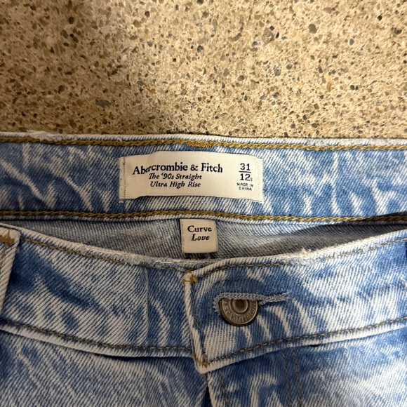Abercrombie & Fitch The ‘90s Straight Ultra High Rise Jean Curve Love - Picture 2 of 3